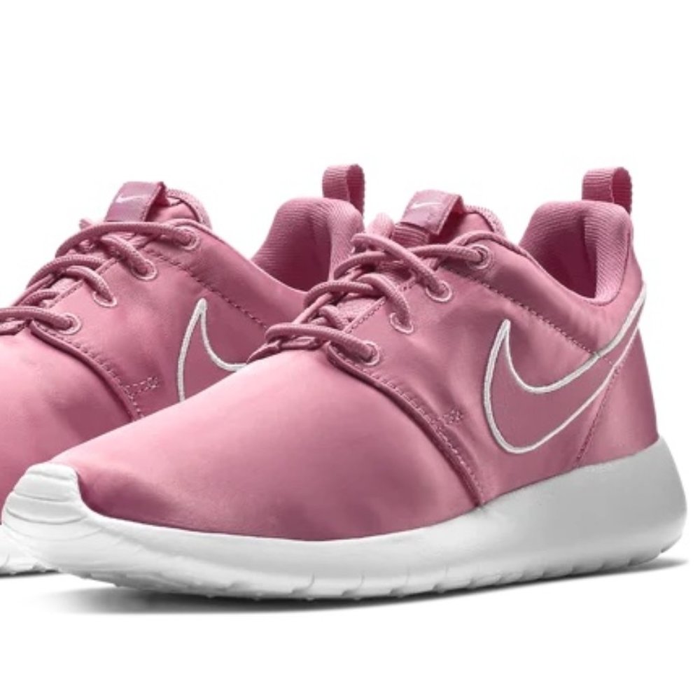 NIKE Roshe One YOUTH / WOMAN 8 Satin Sneaker SHOES